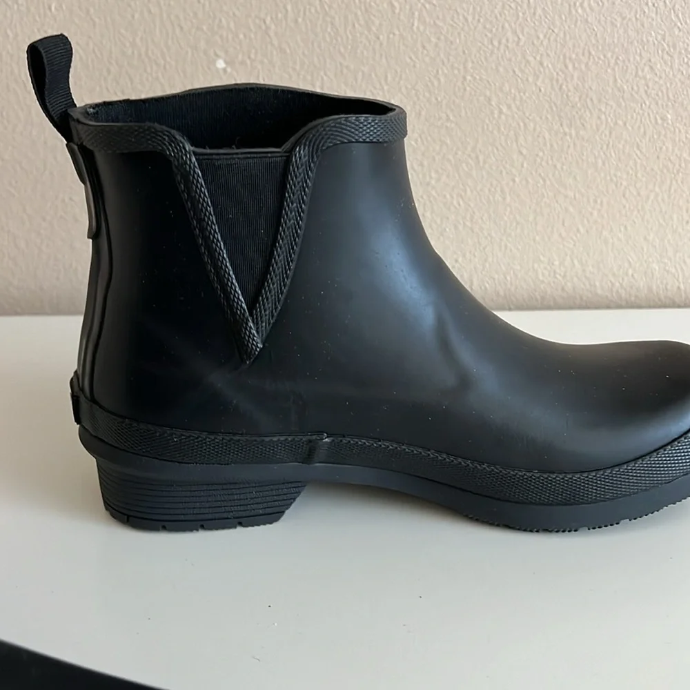 Chooka Black Chelsea Ankle Rain Boots 6